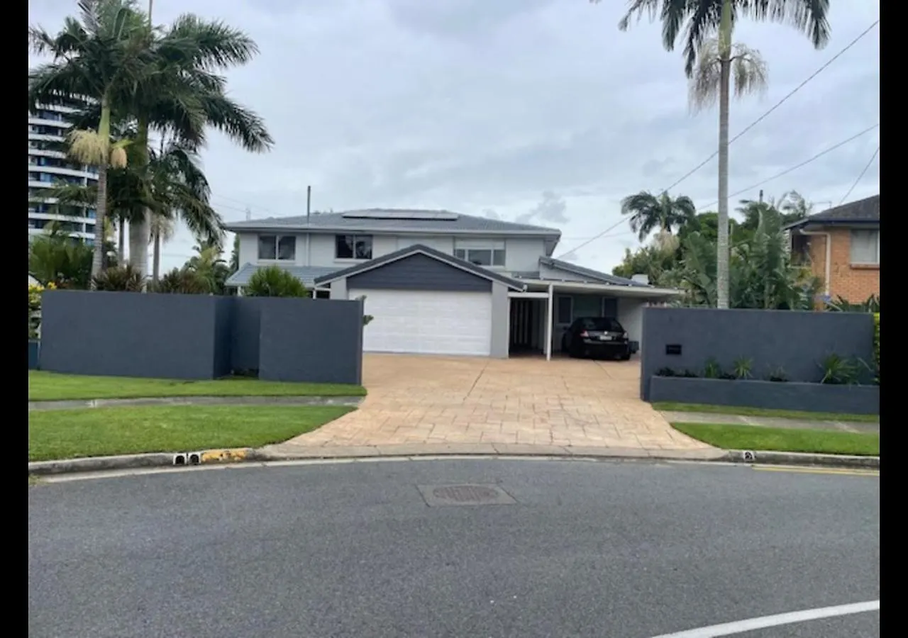 Large Waterfront Property With Spectacular Views & Sunsets Gold Coast