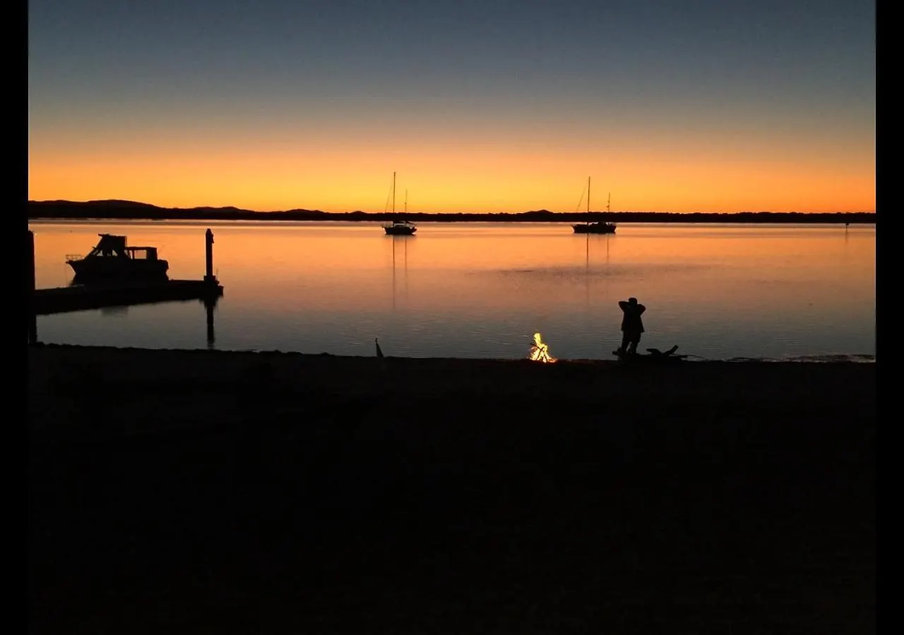 Large Waterfront Property With Spectacular Views & Sunsets Gold Coast 0*,  Australie