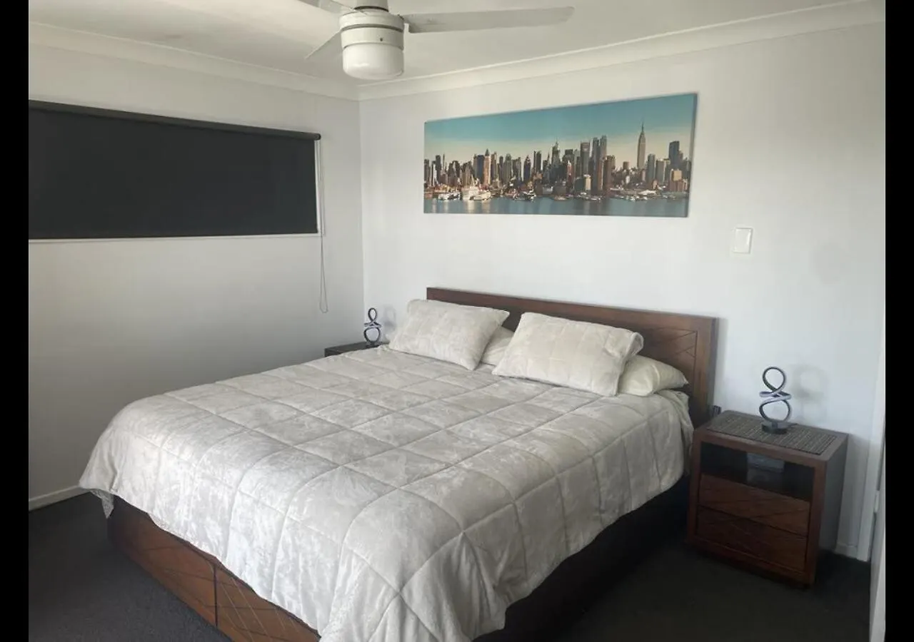 Large Waterfront Property With Spectacular Views & Sunsets Gold Coast Holiday home