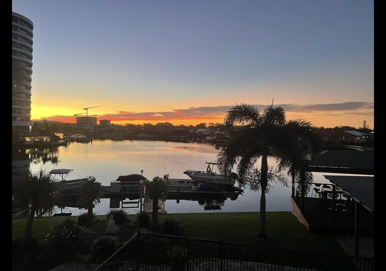 Large Waterfront Property With Spectacular Views & Sunsets Gold Coast 0*,  Australie