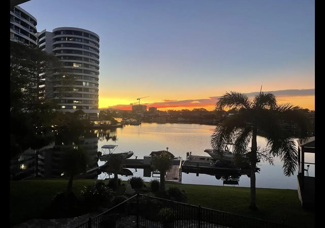 Large Waterfront Property With Spectacular Views & Sunsets Gold Coast Hébergement de vacances