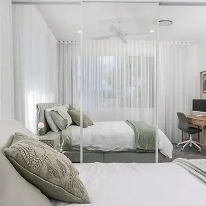 Luxury Mermaid Waters Holiday home